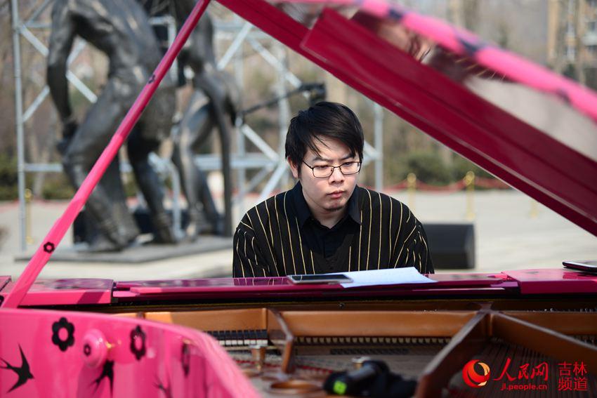 ��ӬF����𡰴�������ɡ������� �z