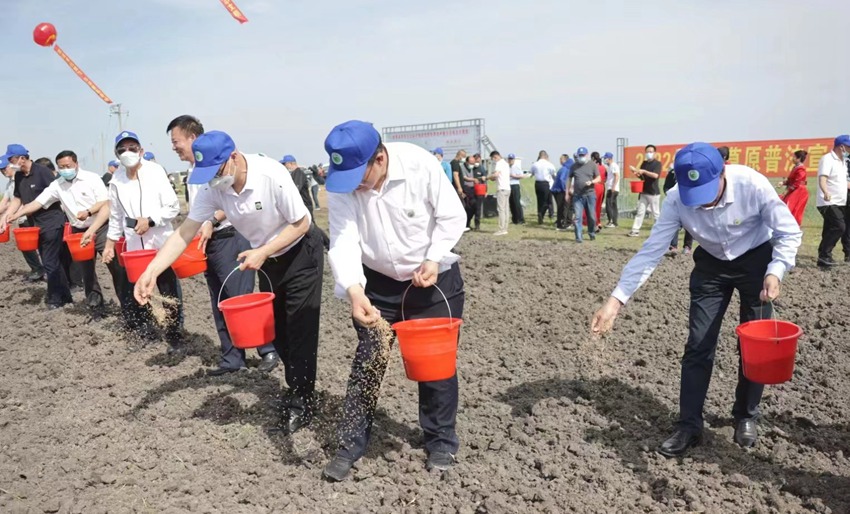 �����ݻ����M(j��n)�зN�ݻ��(d��ng)���w����z