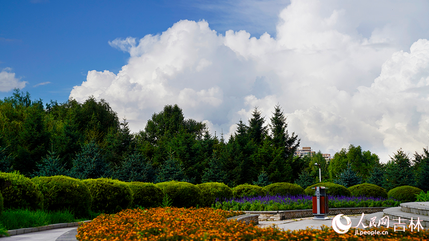 吉林“高顏值”藍天白云在線。人民網 李思玥攝