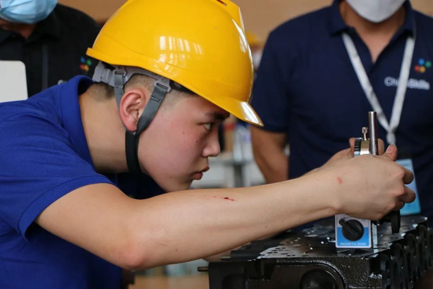 正在進(jìn)行比賽的馬銘軒。(長(zhǎng)春職業(yè)技術(shù)學(xué)校供圖)