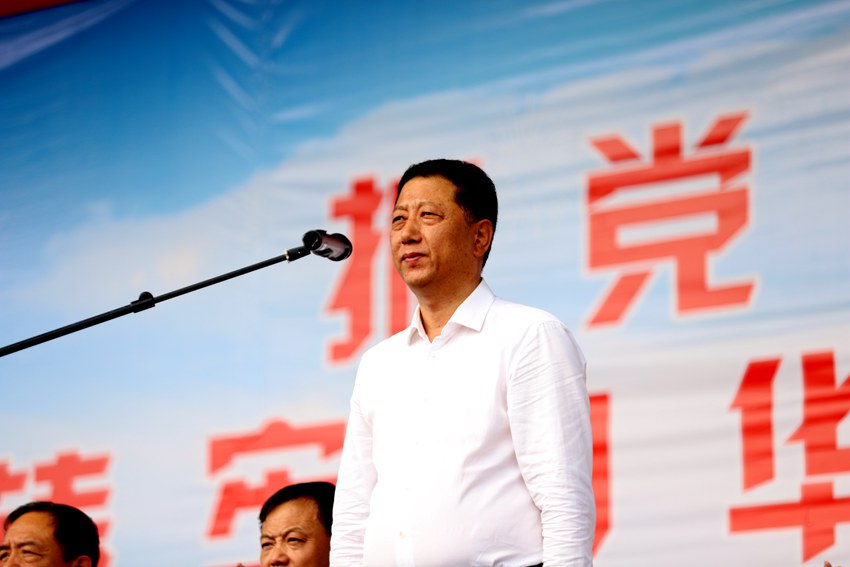 州人大常委會副主任、市委書記劉巖智