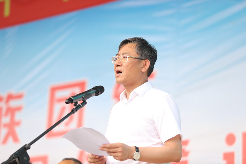 市委副書記、市長唐振生主持開幕式。