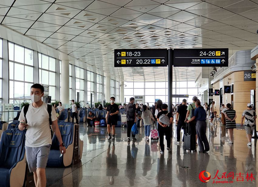 候機大廳。（人民網 關思聰攝）