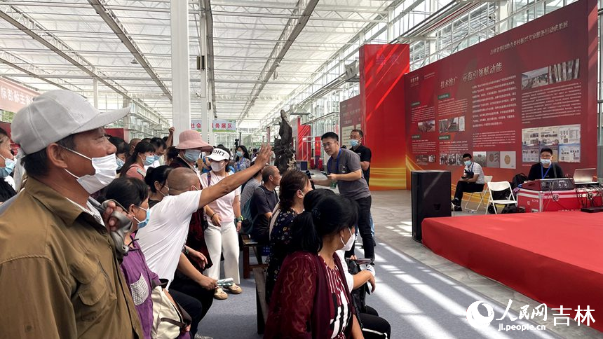 農(nóng)博園上的科普大集。人民網(wǎng) 李思玥攝