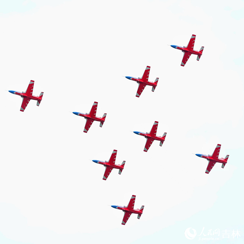 8月26日，“2022年空軍航空開放活動·長春航空展”正式開幕。人民網 李洋 攝