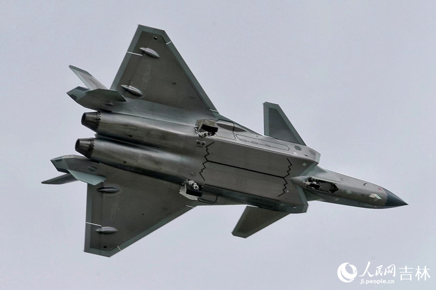 8月26日，“2022年空軍航空開放活動·長春航空展”正式開幕。人民網 李洋 攝