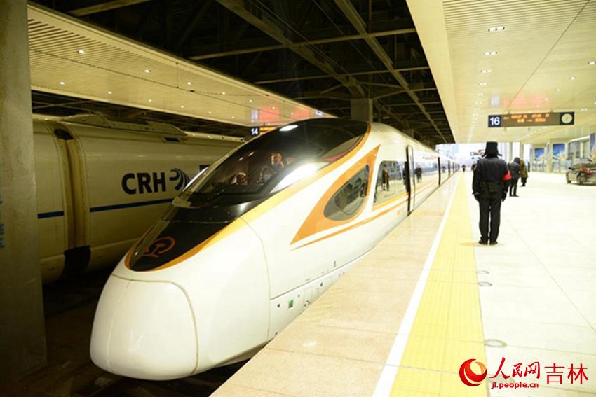 2021年12月24日，敦白高鐵正式開通運營（資料圖片）。人民網 李洋攝