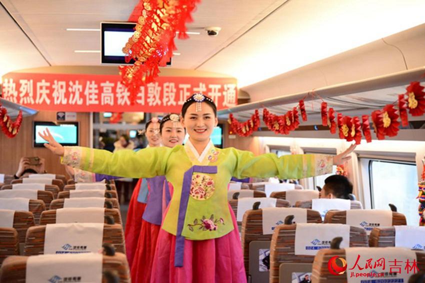 2021年12月24日，敦白高鐵正式開通運營（資料圖片）。人民網 李洋攝