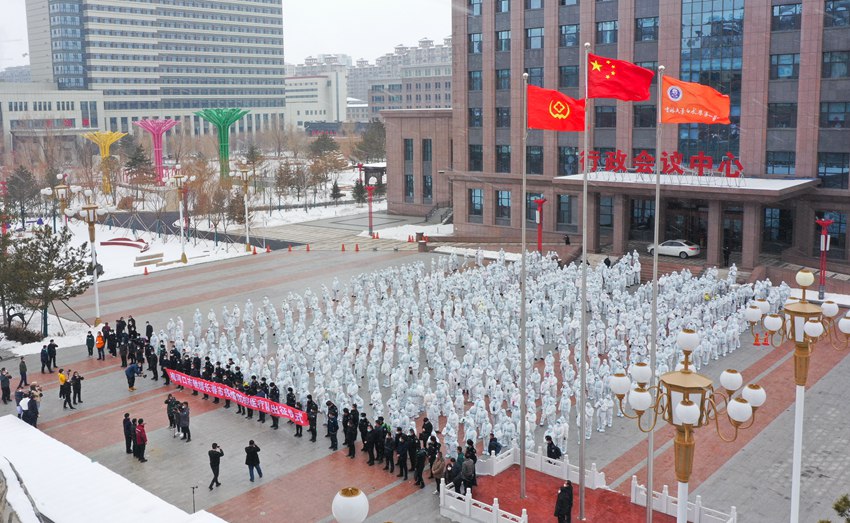 《梅河口出征》。 趙冬 攝