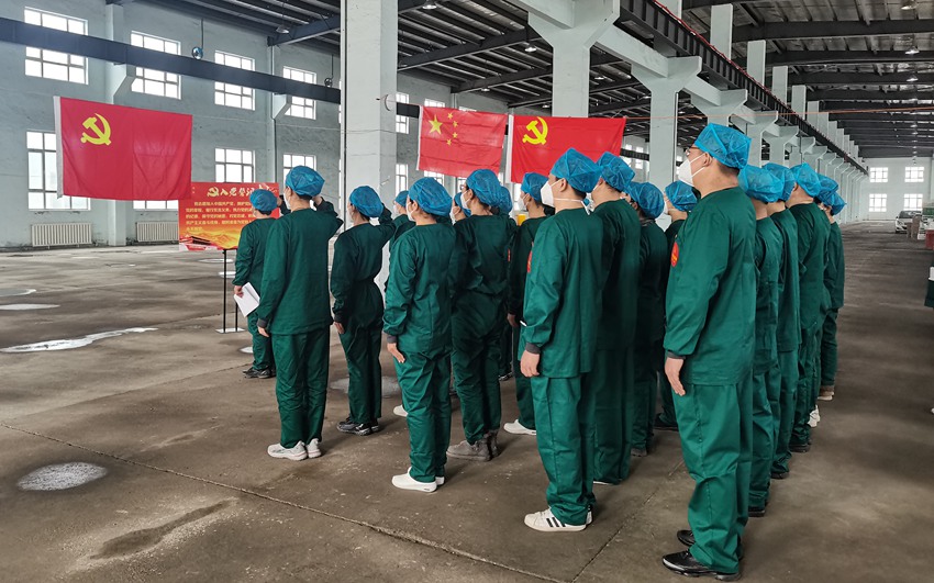 《第七方艙醫(yī)院的入黨儀式》。衣丹 攝