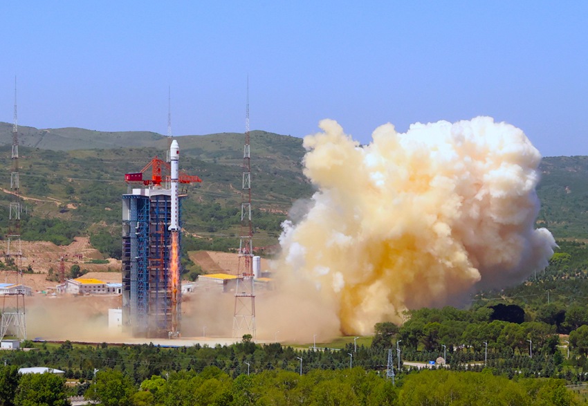 吉林衛(wèi)星 一箭5星。張磊 攝