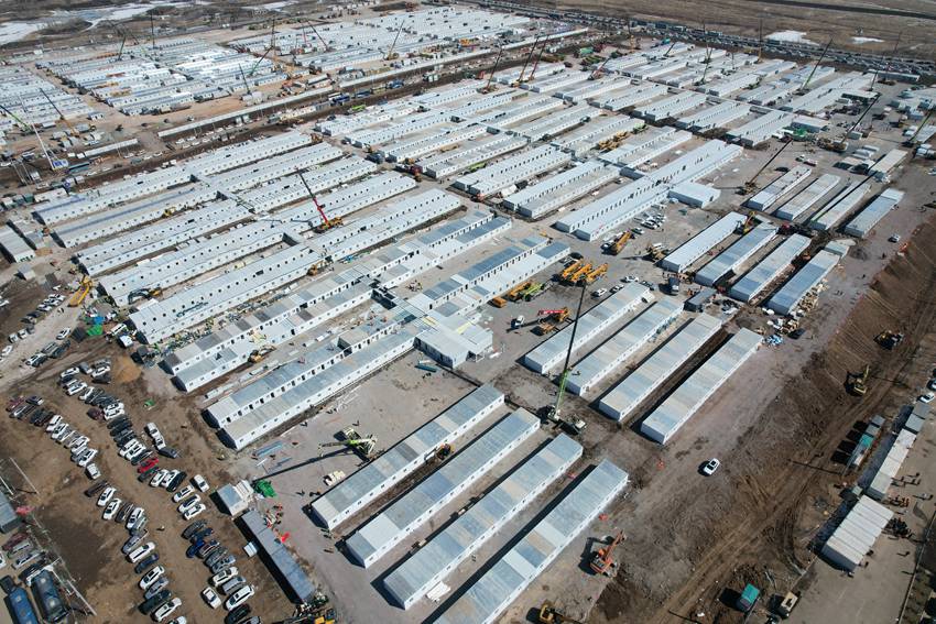 《基建狂魔——2022長春方艙醫(yī)院》。 王倩 攝