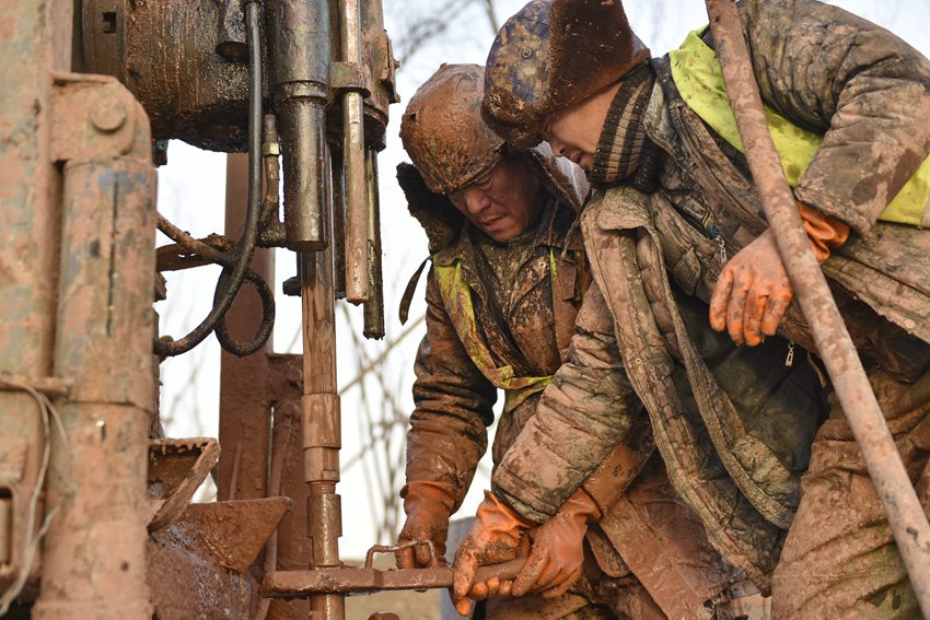 《長春地鐵勘測漢子》。張得魯 攝