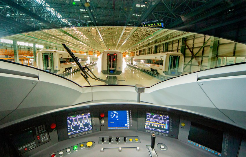 《中國高鐵吉林造》。霍春光 攝