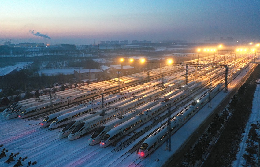 《平安春運(yùn)鐵路人》。白石 攝