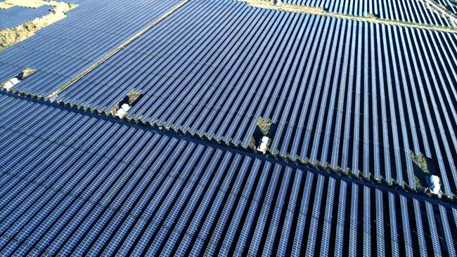 吉電股份廣東仁化光伏電站。