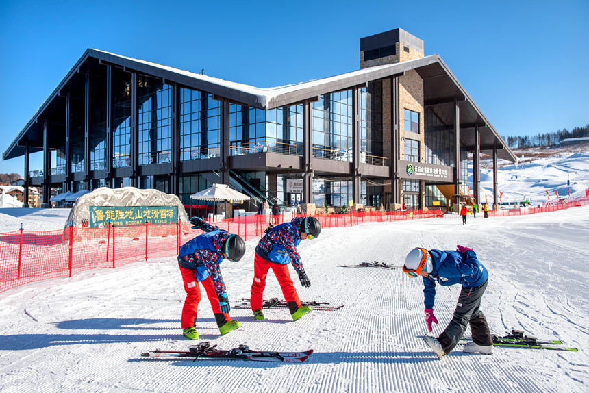 長白山魯能勝地滑雪教學。（吉林省文化和旅游廳供圖）