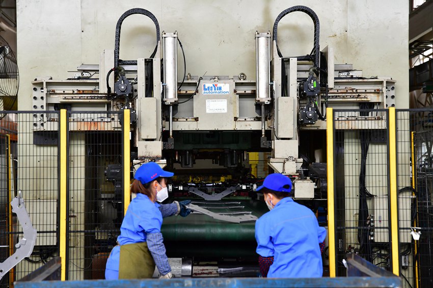 長春市長瑞汽車沖壓件有限公司生產(chǎn)景象。(資料圖片)