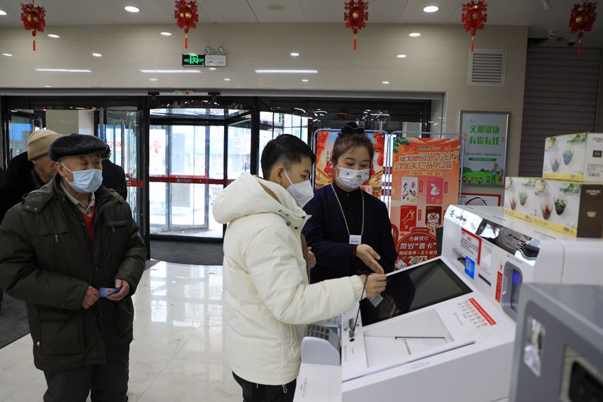 吉林銀行持續優化營商環境,常態化開展“服務企業月”活動。吳培民 攝