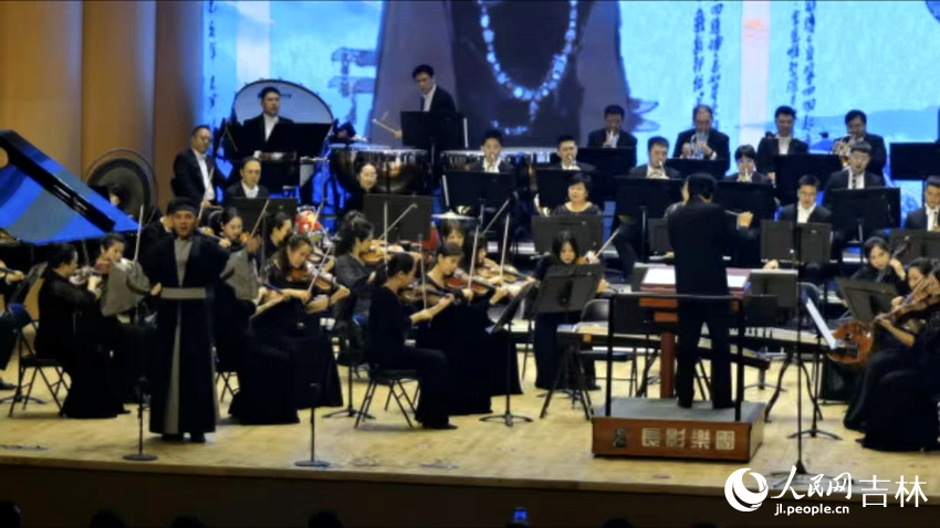 男聲獨唱《好漢歌》。人民網 馬俊華攝