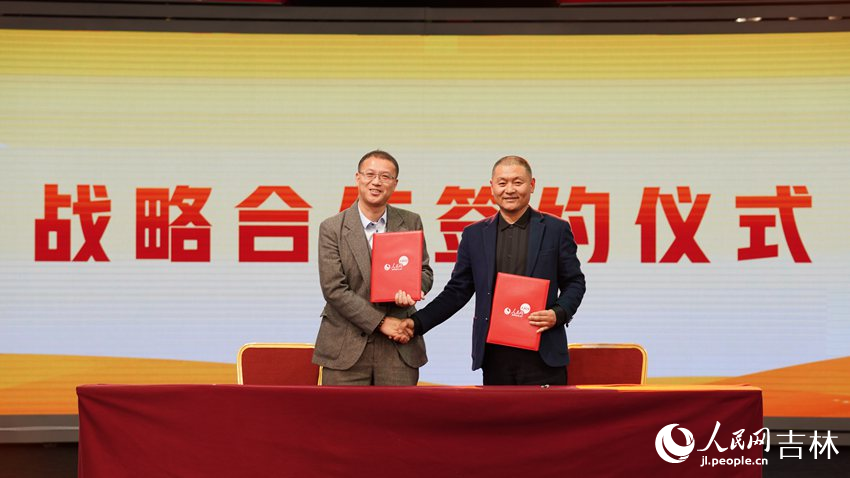 簽約環(huán)節(jié)。人民網 石天蛟攝