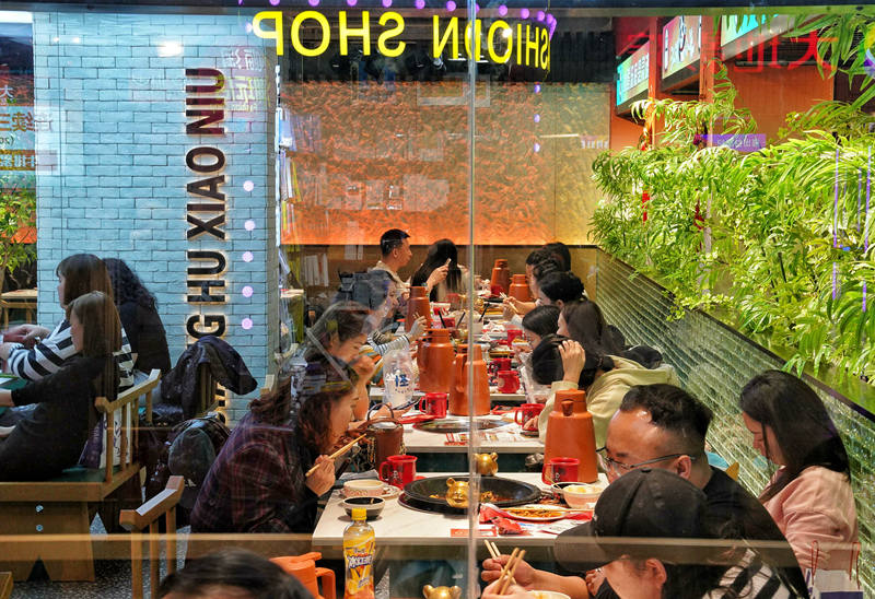 餐飲業加速復蘇。人民網李洋攝