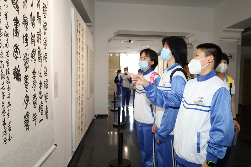 4月1日，《文博筆意—博物館走出去的書畫家作品聯(lián)展》在偽滿皇宮博物院薰南書畫院正式開幕。秦宏攝