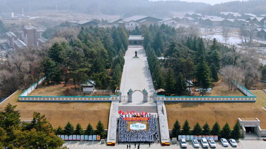 吉林省通化市楊靖宇烈士陵園航拍照片。（記者周萬鵬 攝）