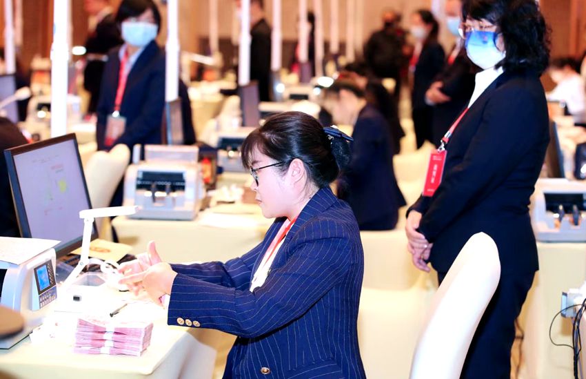 2022年全國農(nóng)信系統(tǒng)業(yè)務(wù)技能比賽手工識(shí)假比賽現(xiàn)場