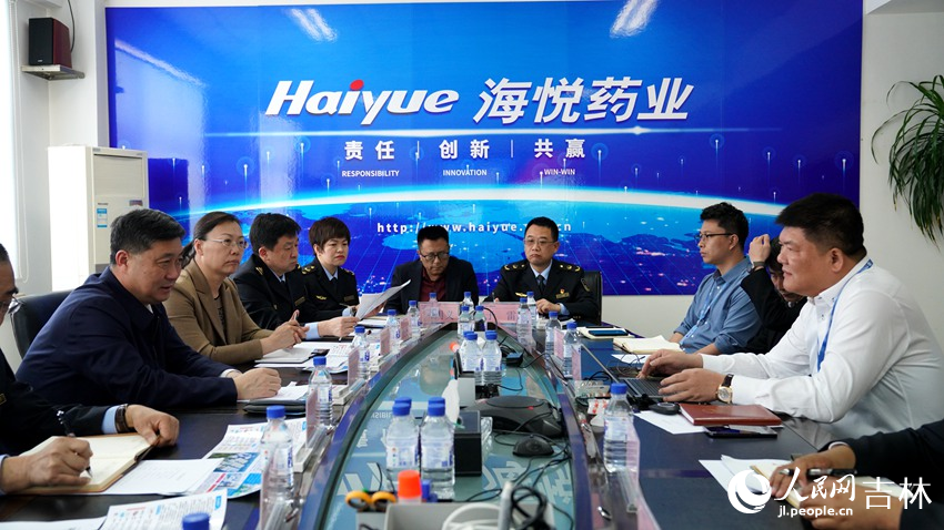 “知識產權+”服務專項調研組走進海悅藥業股份有限公司。人民網 李成偉攝