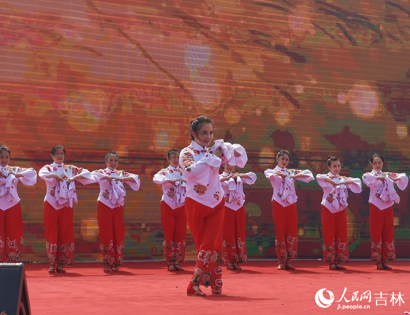 現(xiàn)場演出。