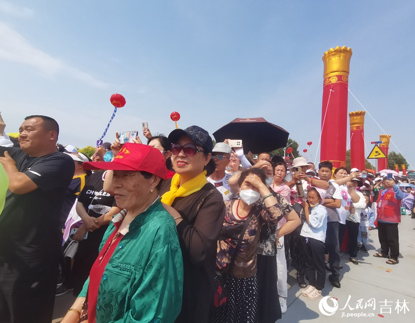 活動現(xiàn)場熱鬧非凡。