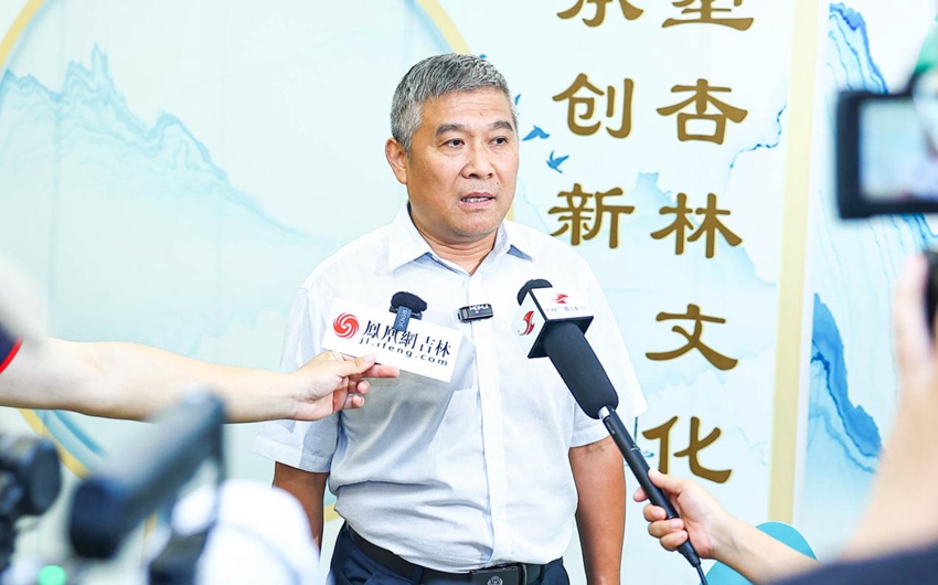 長春中醫藥大學附屬第三臨床醫院副院長朱國琪接受媒體采訪。(王振東 攝)