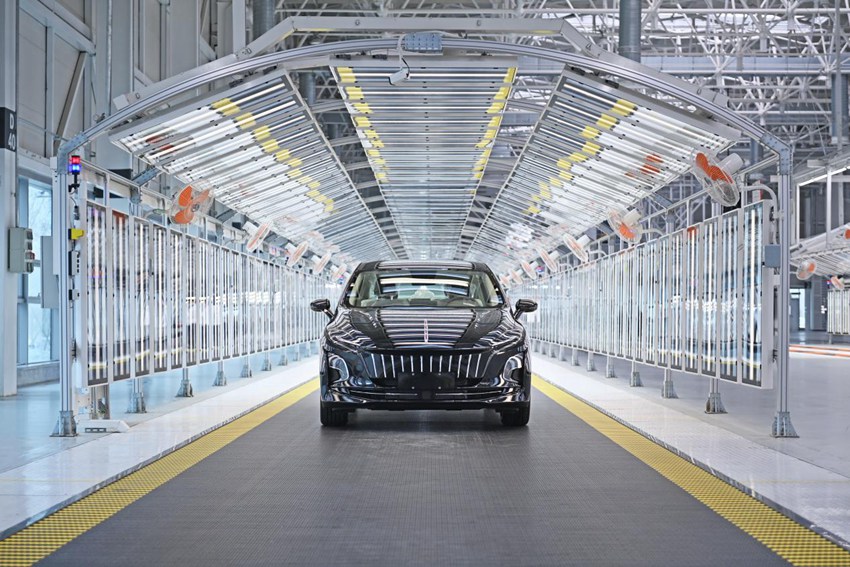 一汽紅旗制造中心，紅旗新能源車型E-QM5下線。 （中國一汽供圖）