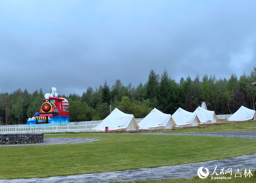 長(zhǎng)白山魯能勝地。人民網(wǎng)記者 馬俊華攝