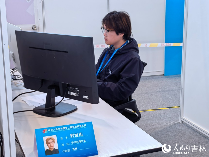 移動(dòng)應(yīng)用開(kāi)發(fā)賽項(xiàng)選手野世杰。人民網(wǎng)記者 馬俊華攝