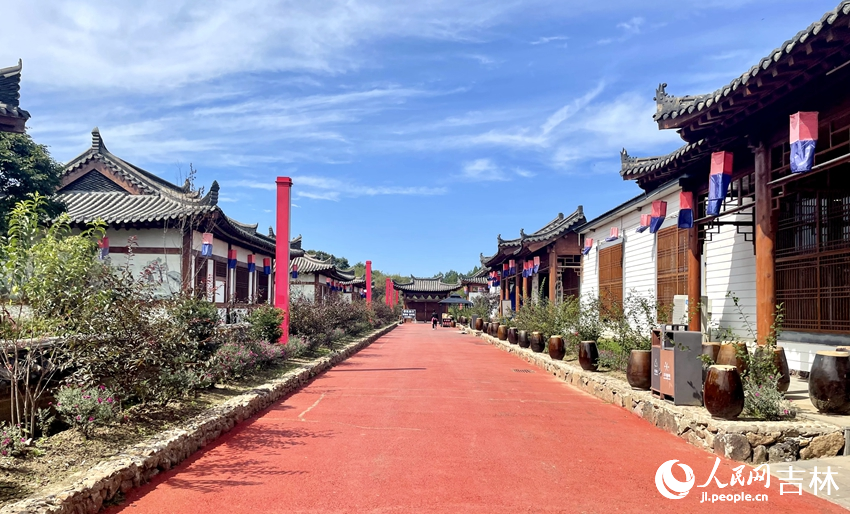 百花谷朝鮮族古村落位于安圖縣松江鎮(zhèn)，是了解朝鮮族百年歷史的窗口和朝鮮族民俗文化的體驗場。人民網記者 李思玥攝