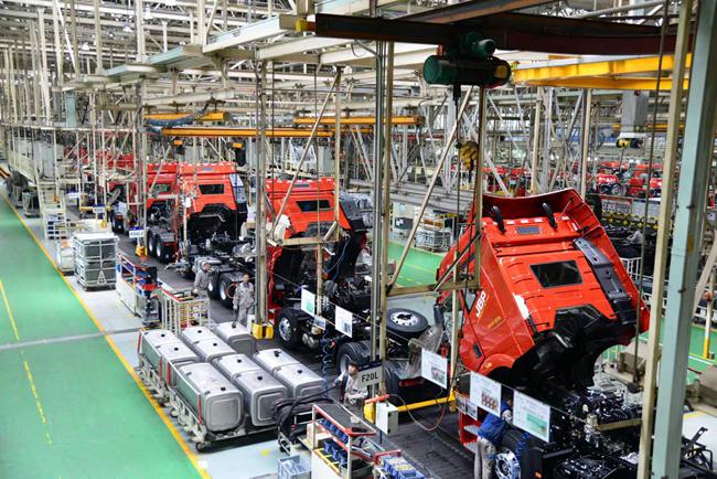 一汽解放卡車廠總裝車間。人民網記者 李洋攝