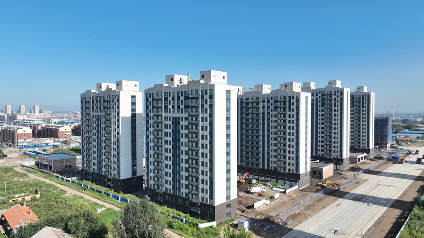 建設(shè)完的小區(qū)整潔美觀。(德惠市委宣傳部供圖)