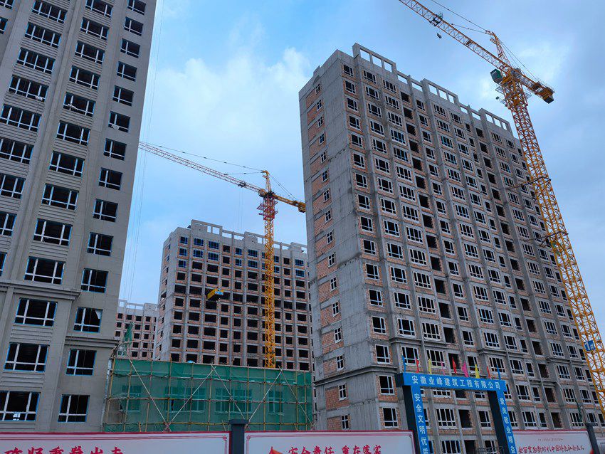 正在建設(shè)中的棚戶區(qū)改造工程。人民網(wǎng)記者 馬俊華攝