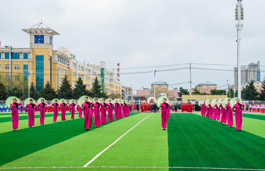 德惠市旗袍協(xié)會的成員們正在排練展演節(jié)目。（德惠市委宣傳部供圖。資料圖片）