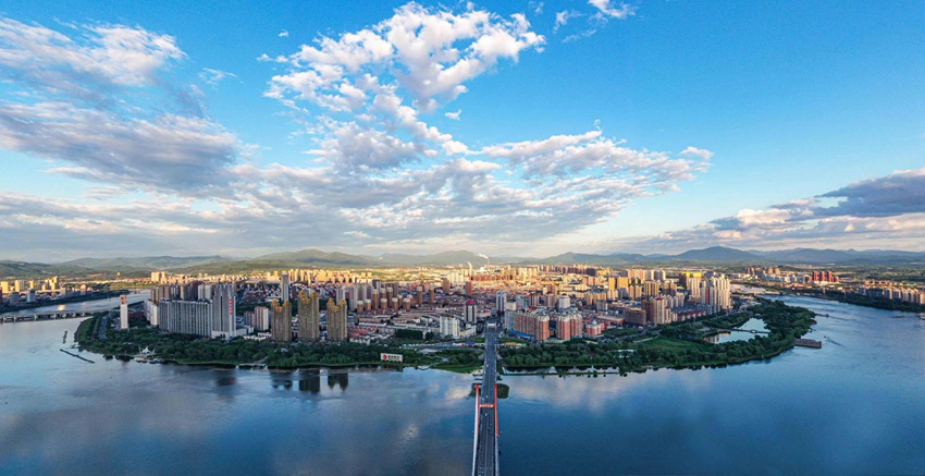 俯瞰北國(guó)江城吉林市(吉林市委宣傳部供圖)