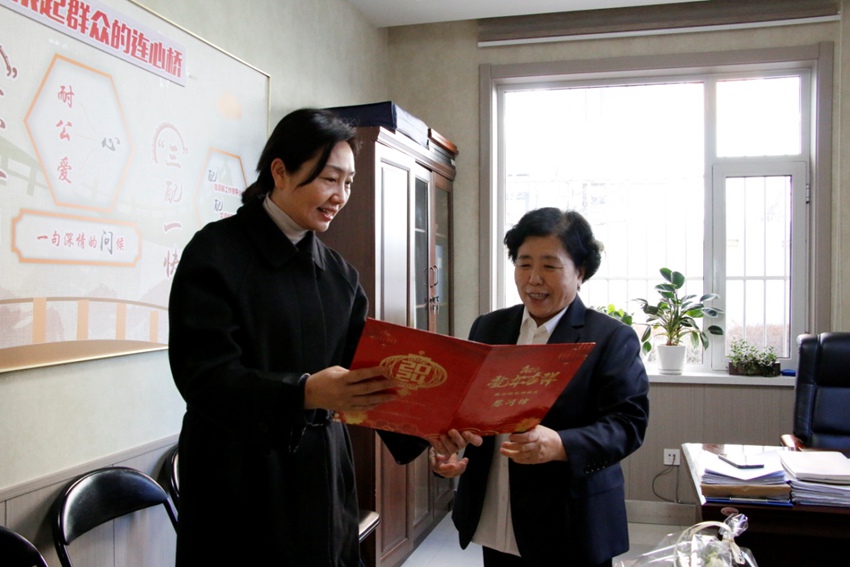 延吉市退役軍人事務(wù)局局長王晶慰問全國擁軍愛軍模范王淑清