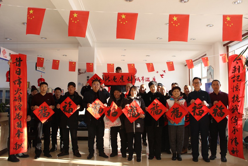 書法進軍營活動,為部隊官兵寫春聯、福字