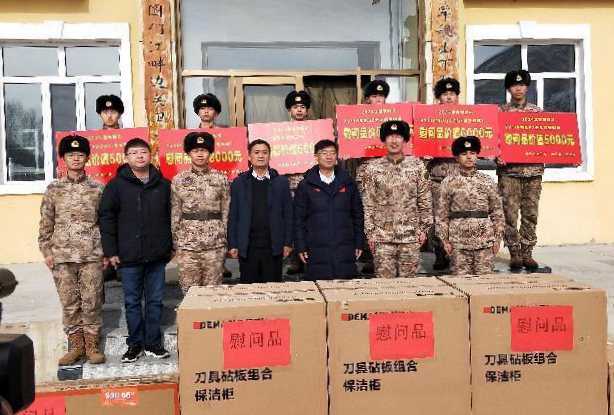 市委常務(wù)副書記范恩宇慰問(wèn)某部隊(duì)