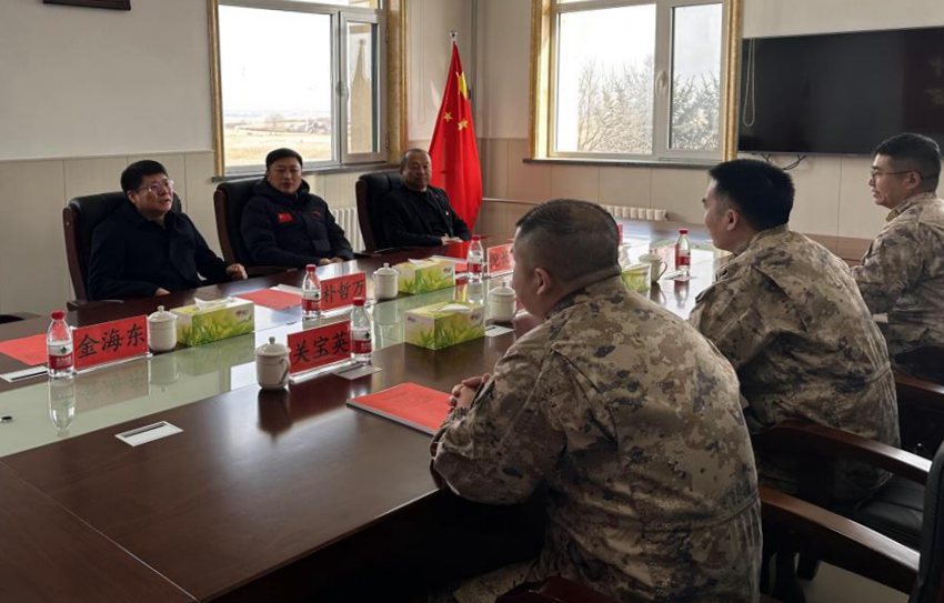 和龍市長(zhǎng)樸哲萬(wàn)與某部隊(duì)座談交流