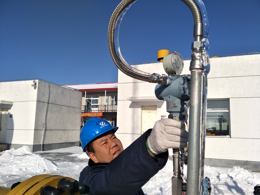 運(yùn)析風(fēng)仔細(xì)檢查管線的每一個(gè)角落。（受訪者供圖）