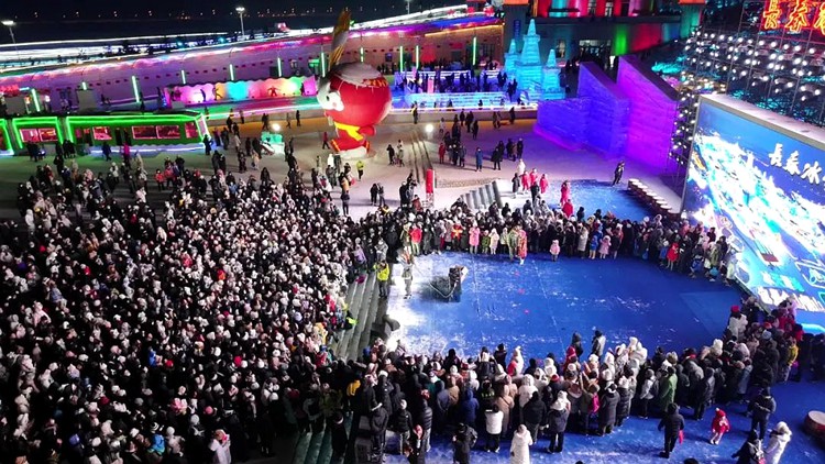 長春動植物園(西游記主題樂園)場面火爆。