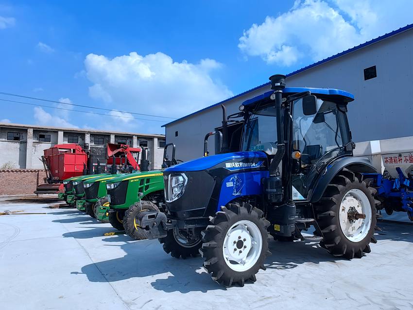 農機具整裝待發。