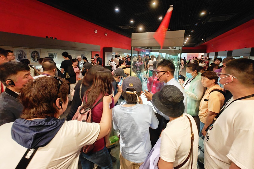 五一假期,偽滿皇宮博物院里“人從眾”。(資料圖片。吉林省博物院供圖)